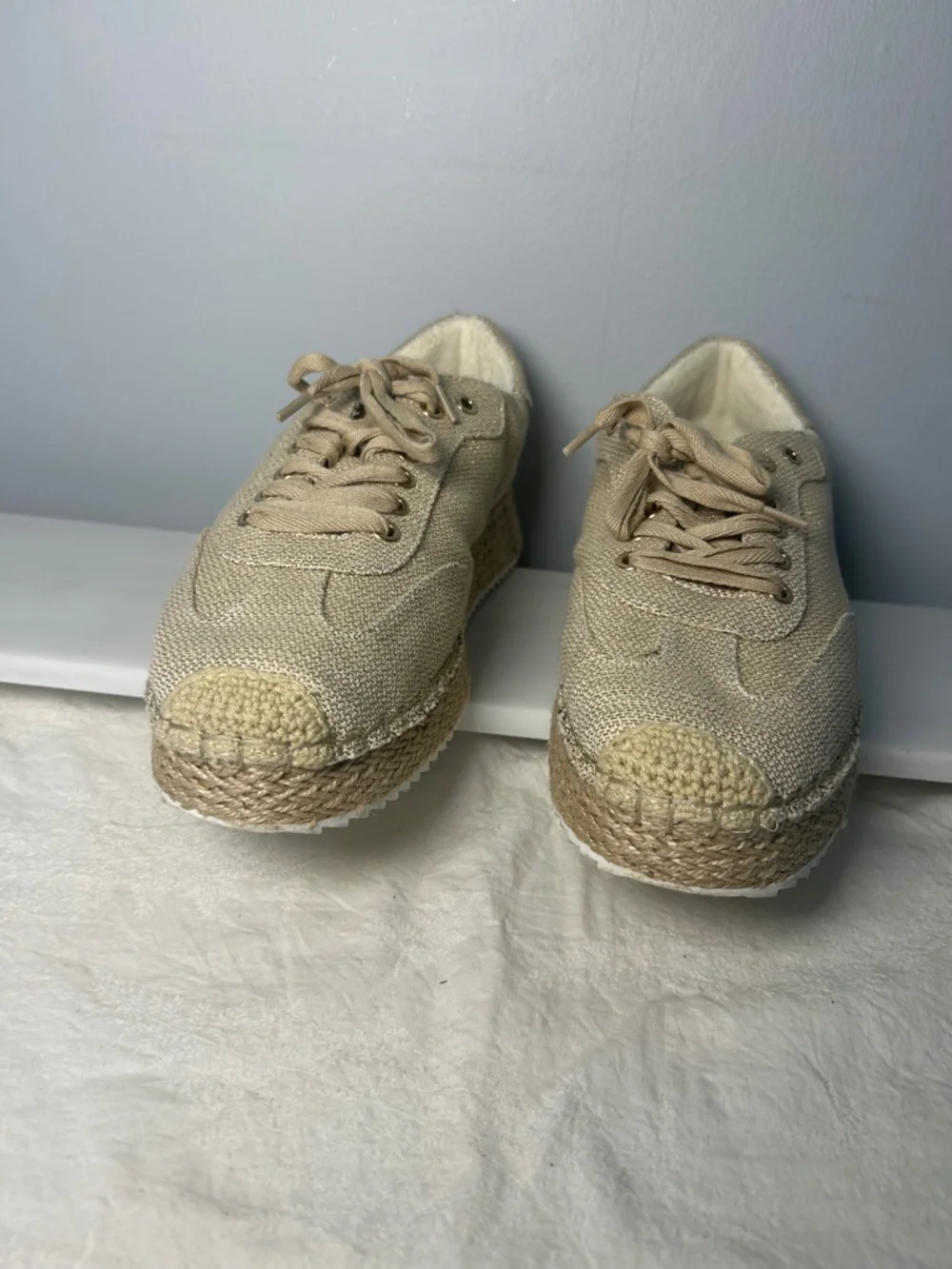 JLO Jennifer Lopez Lonlan Comfort Sneakers Women's Size 10M Tan/gold
